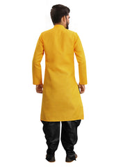 Beautiful look Men's all-weather kurta and payjama