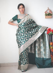 1- Min Ready to wear Banarasi silk Saree With Jaquard border.